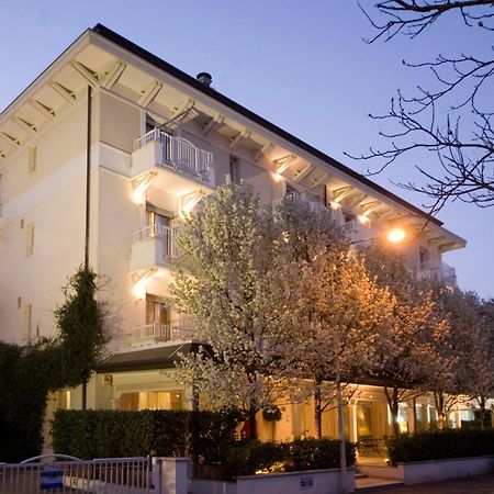 Hotel Maestrale Riccione Exterior photo