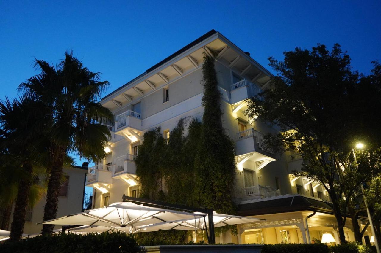 Hotel Maestrale Riccione Exterior photo