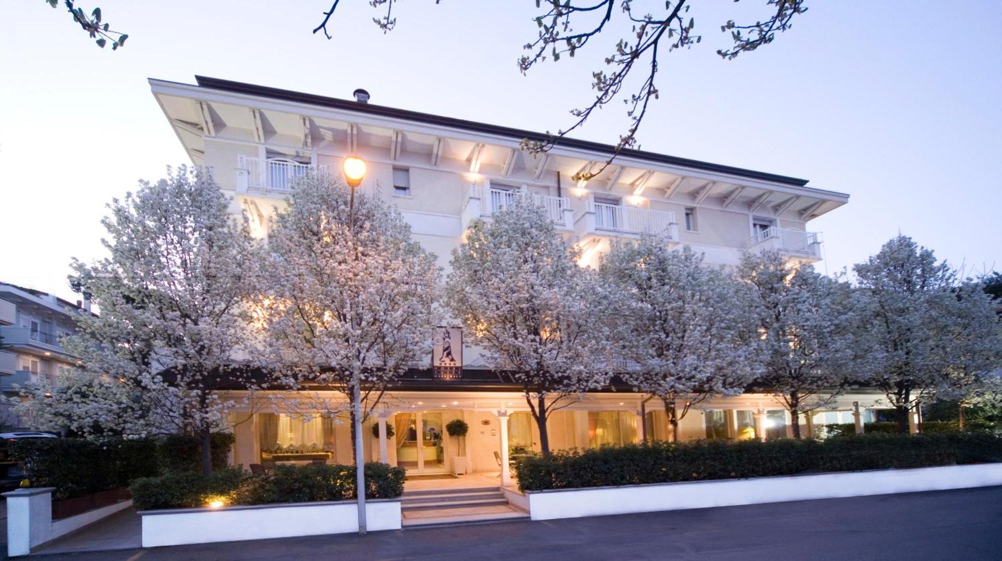 Hotel Maestrale Riccione Exterior photo