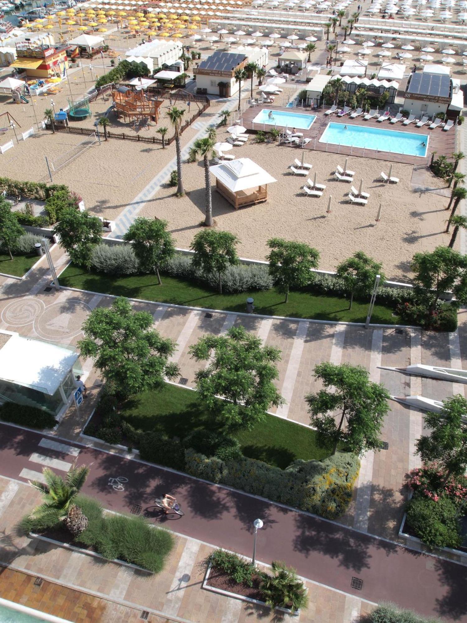 Hotel Maestrale Riccione Exterior photo